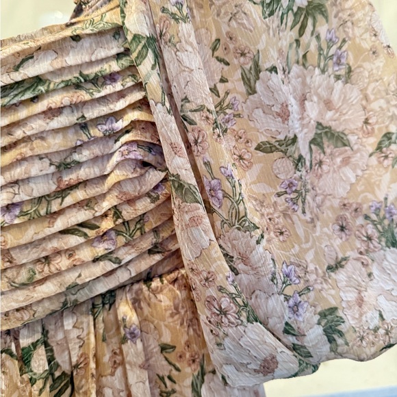 Chic Floral Maxi Dress in Cream and Pink - Picture 2 of 4